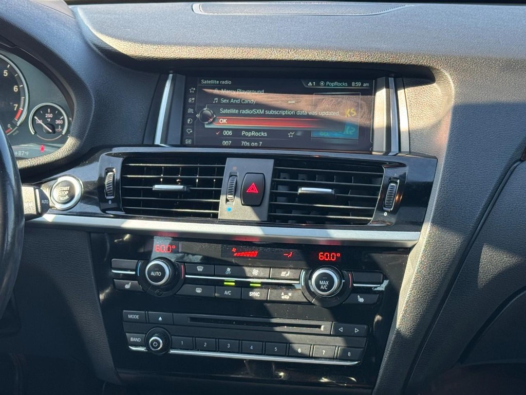 BMW X3 Vehicle Full-screen Gallery Image 13