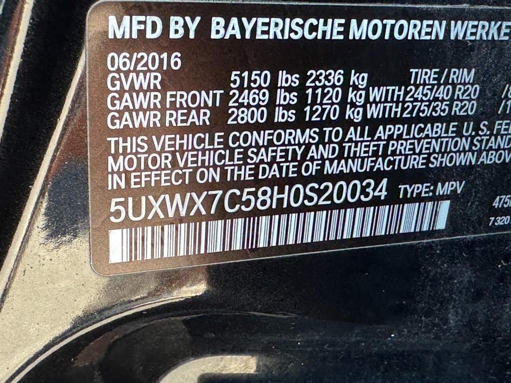 BMW X3 Vehicle Full-screen Gallery Image 25