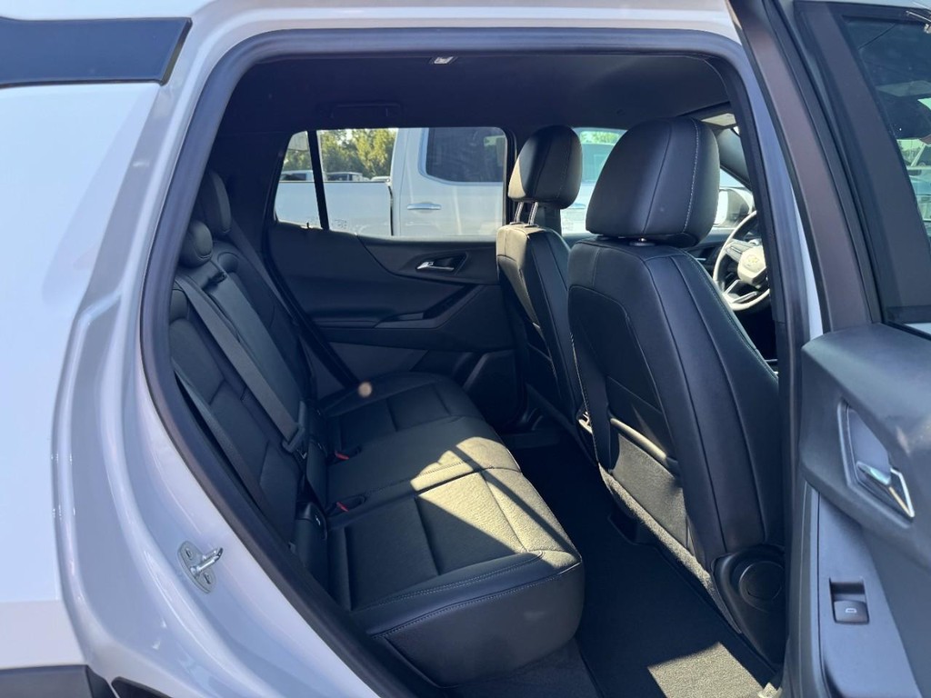 Chevrolet Equinox Vehicle Full-screen Gallery Image 10
