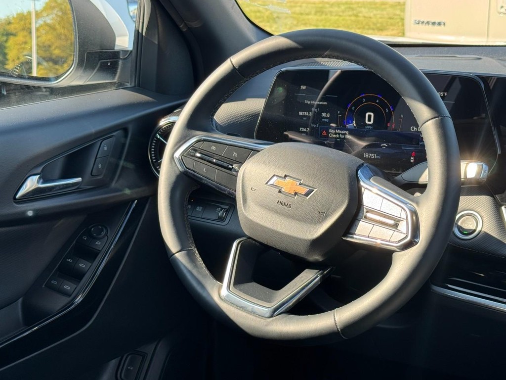 Chevrolet Equinox Vehicle Full-screen Gallery Image 12
