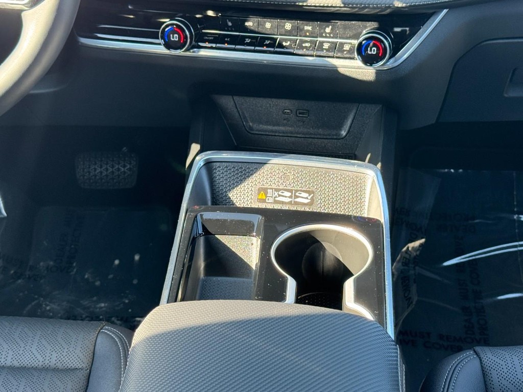 Chevrolet Equinox Vehicle Full-screen Gallery Image 14