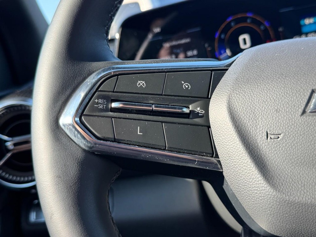 Chevrolet Equinox Vehicle Full-screen Gallery Image 16