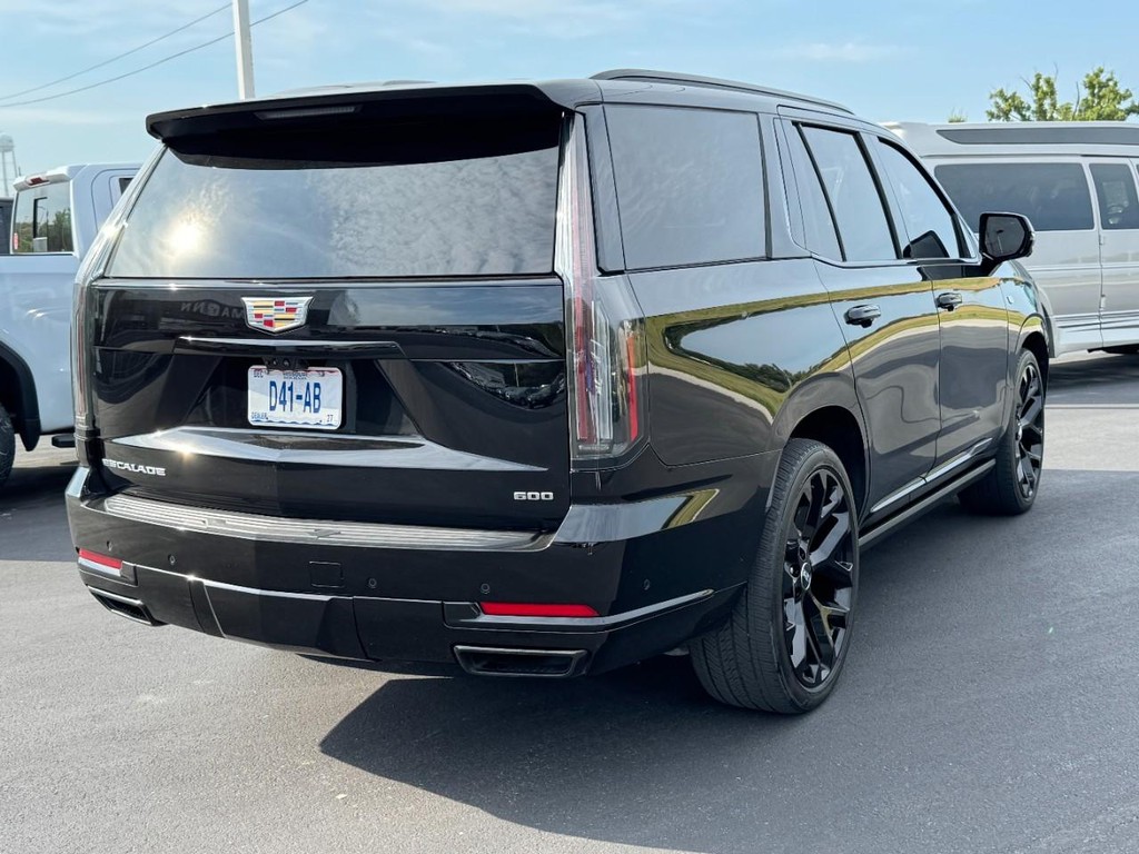 Cadillac Escalade Vehicle Full-screen Gallery Image 03