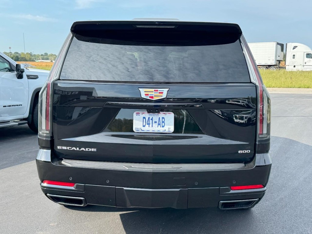Cadillac Escalade Vehicle Full-screen Gallery Image 05