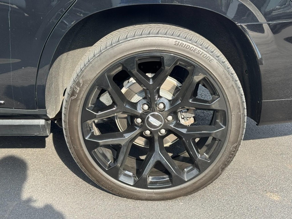 Cadillac Escalade Vehicle Full-screen Gallery Image 07