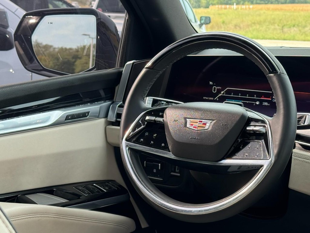 Cadillac Escalade Vehicle Full-screen Gallery Image 13
