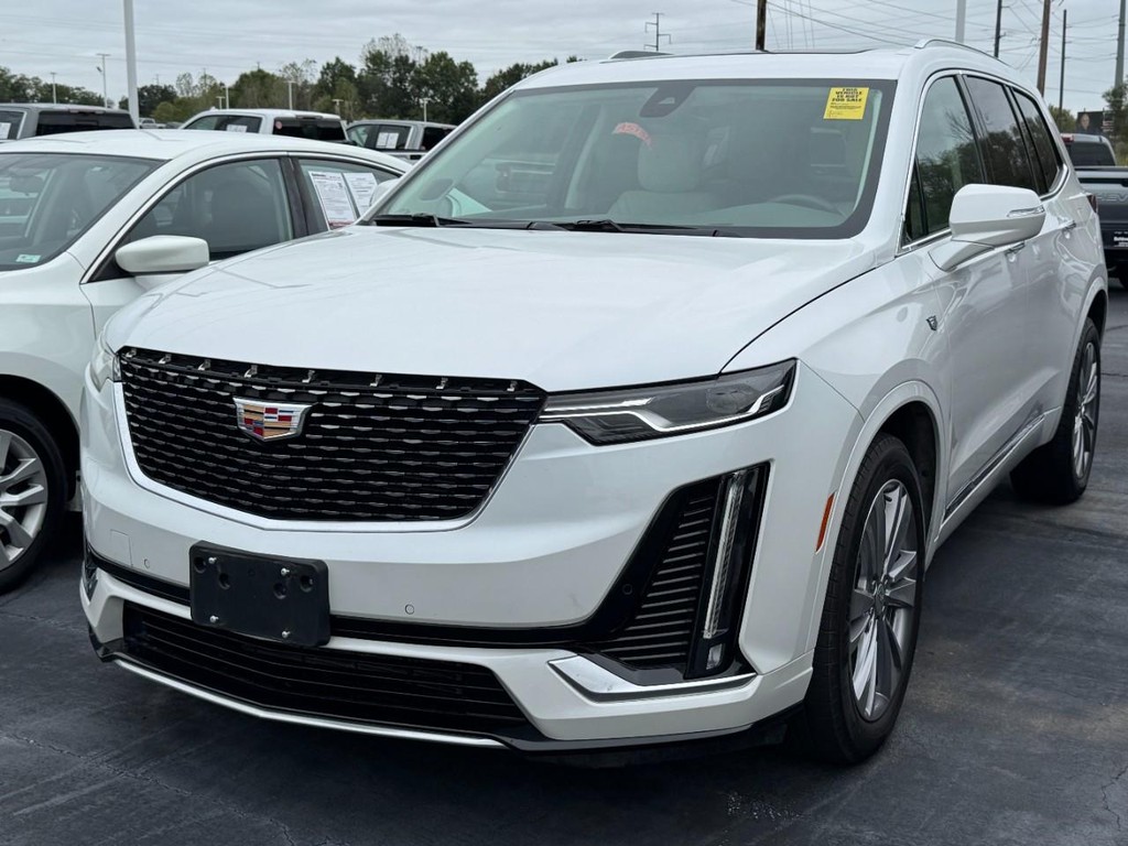 Cadillac XT6 Vehicle Full-screen Gallery Image 02