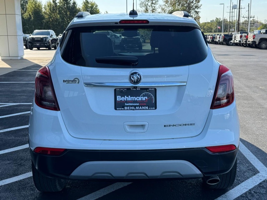 Buick Encore Vehicle Full-screen Gallery Image 04