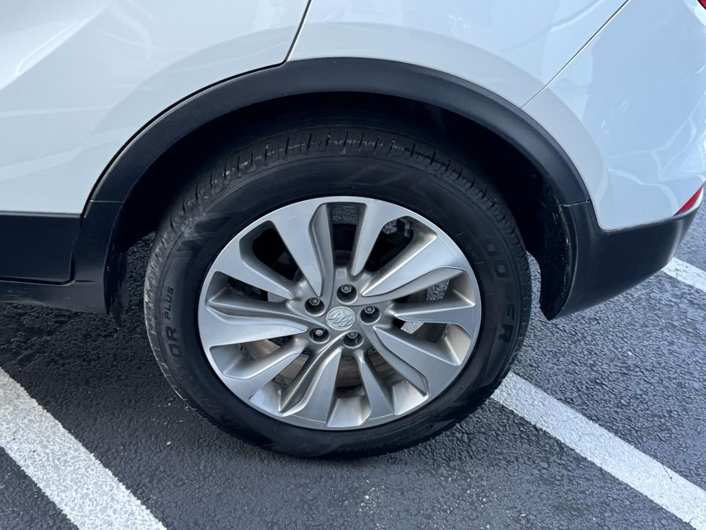 Buick Encore Vehicle Full-screen Gallery Image 07