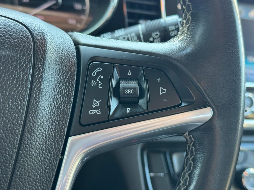Buick Encore Vehicle Full-screen Gallery Image 17