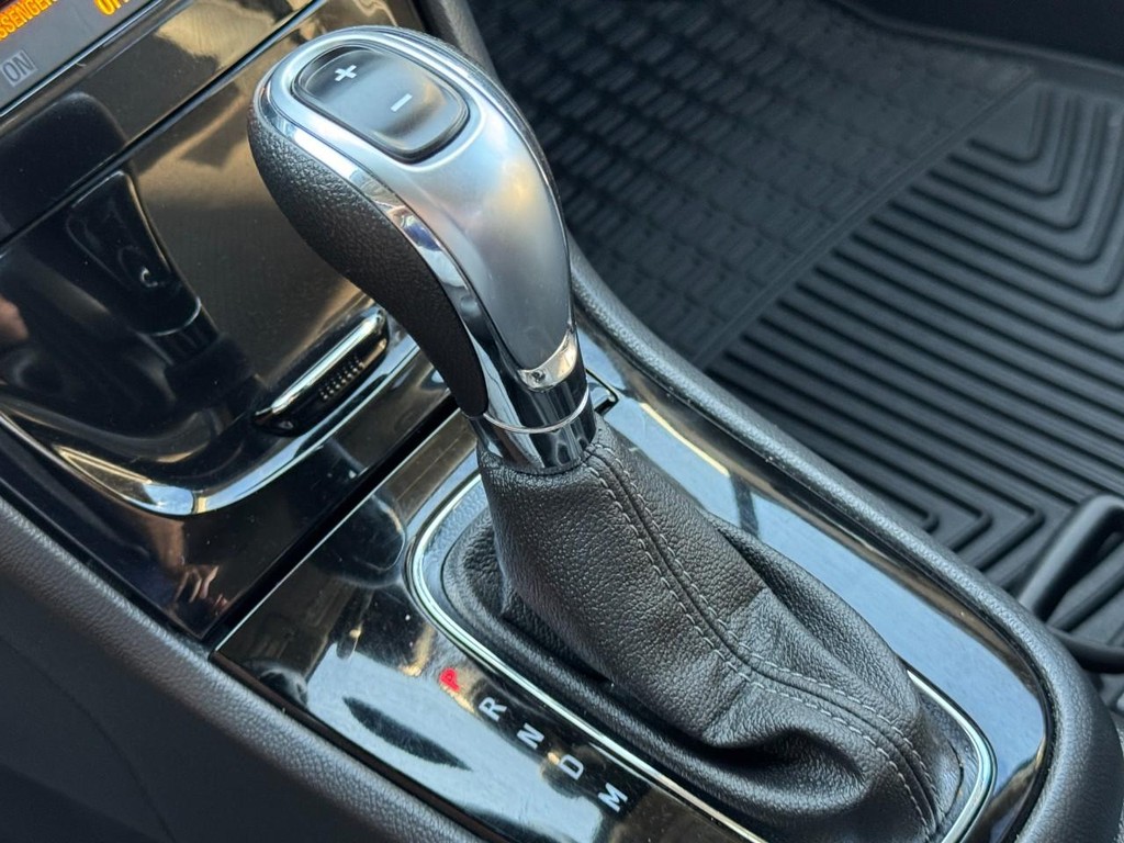 Buick Encore Vehicle Full-screen Gallery Image 19