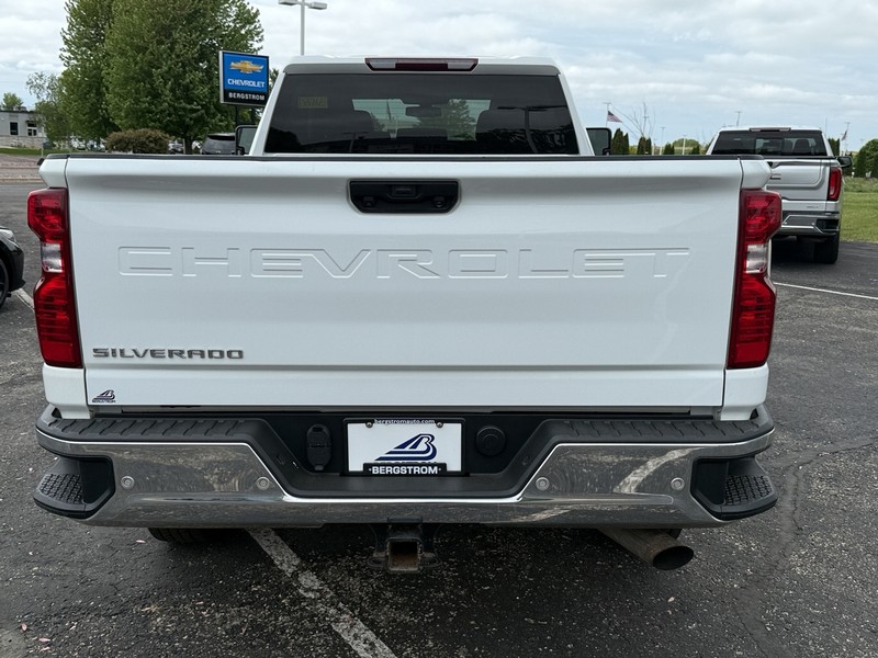Chevrolet Silverado 2500HD Vehicle Image 04