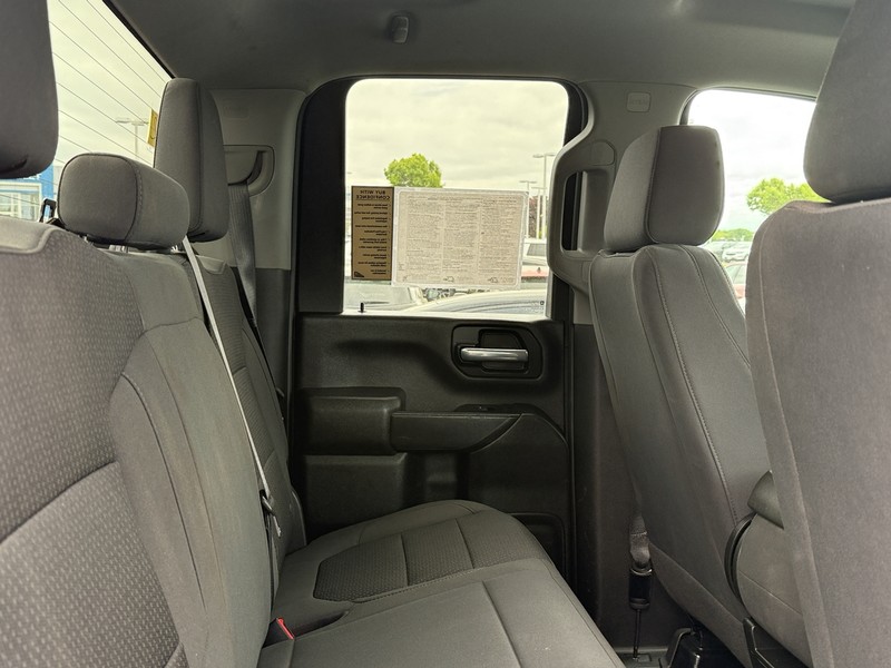 Chevrolet Silverado 2500HD Vehicle Image 10