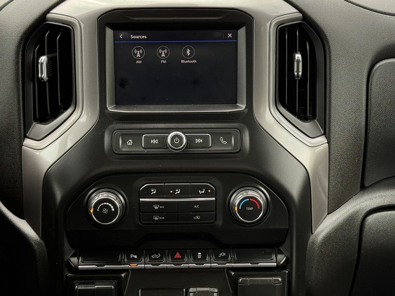 Chevrolet Silverado 2500HD Vehicle Image 12