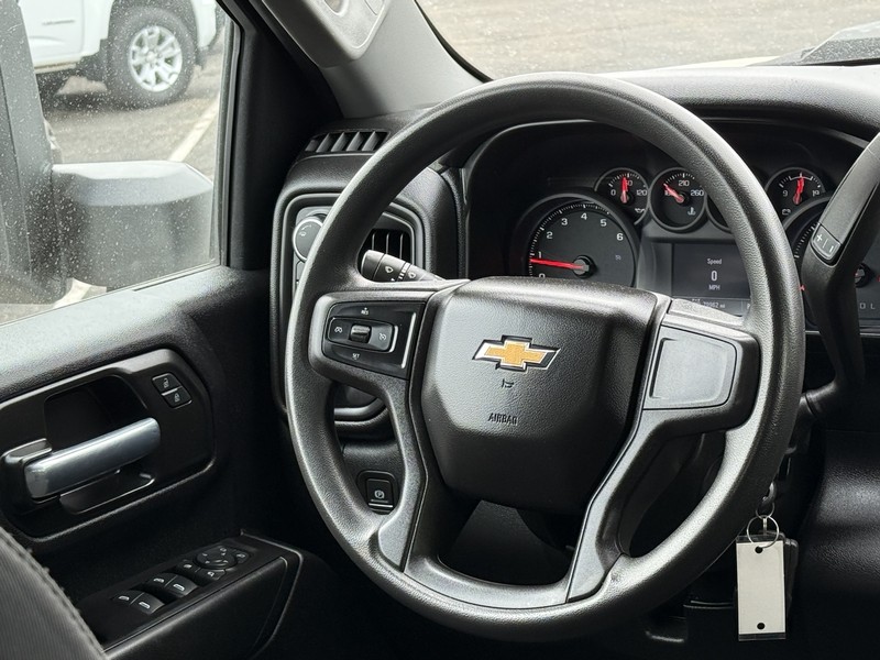 Chevrolet Silverado 2500HD Vehicle Image 13