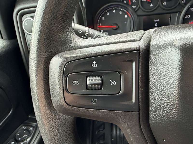 Chevrolet Silverado 2500HD Vehicle Image 15