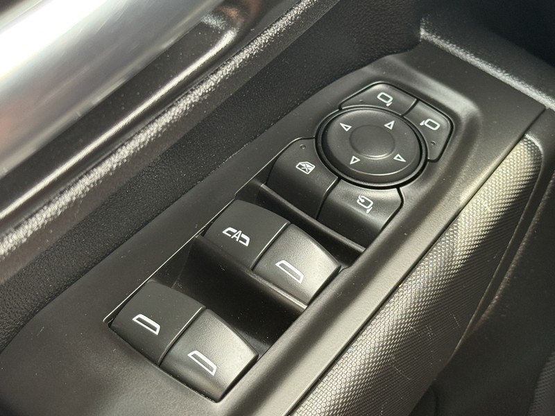 Chevrolet Silverado 2500HD Vehicle Image 18