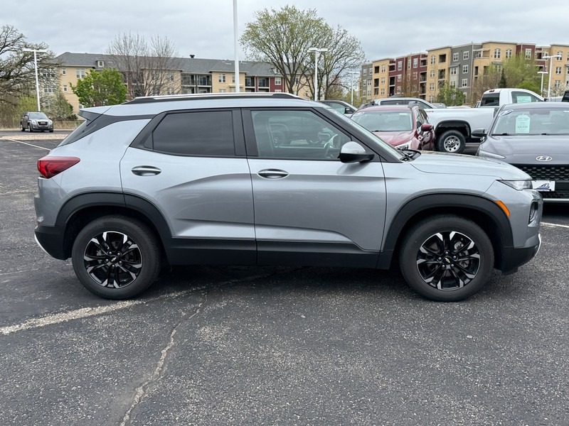 Chevrolet Trailblazer Vehicle Image 02