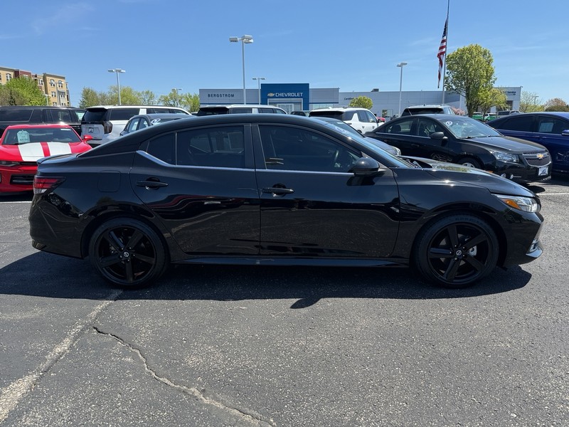 Nissan Sentra Vehicle Image 02