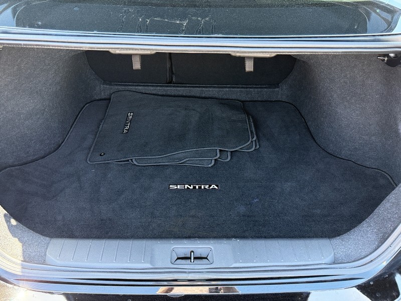 Nissan Sentra Vehicle Image 05