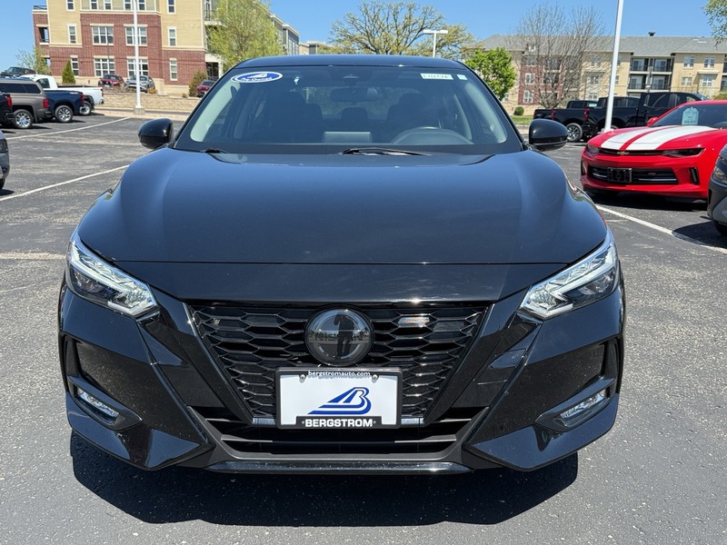 Nissan Sentra Vehicle Image 09