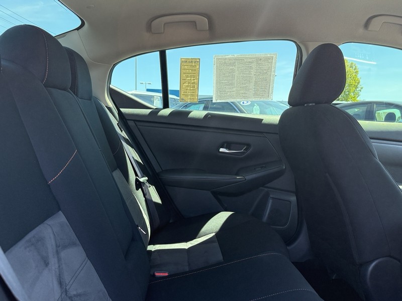 Nissan Sentra Vehicle Image 10