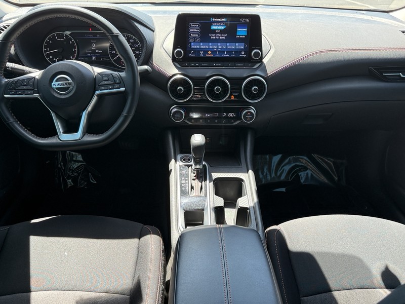 Nissan Sentra Vehicle Image 11