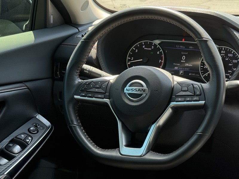 Nissan Sentra Vehicle Image 14