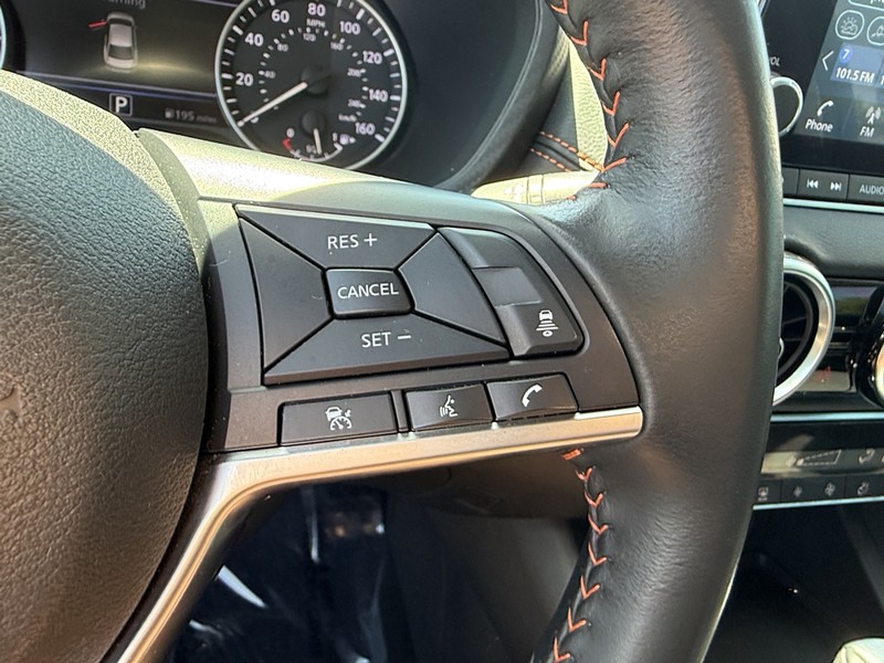 Nissan Sentra Vehicle Image 17