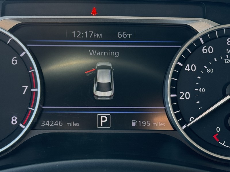Nissan Sentra Vehicle Image 18