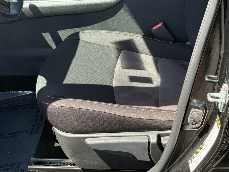 Nissan Sentra Vehicle Image 21