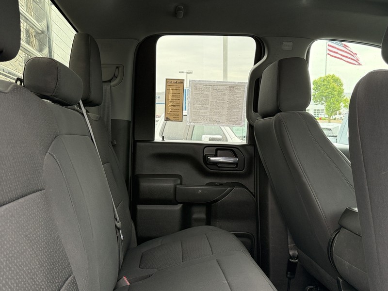 Chevrolet Silverado 2500HD Vehicle Image 10