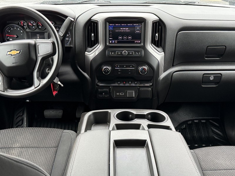 Chevrolet Silverado 2500HD Vehicle Image 11