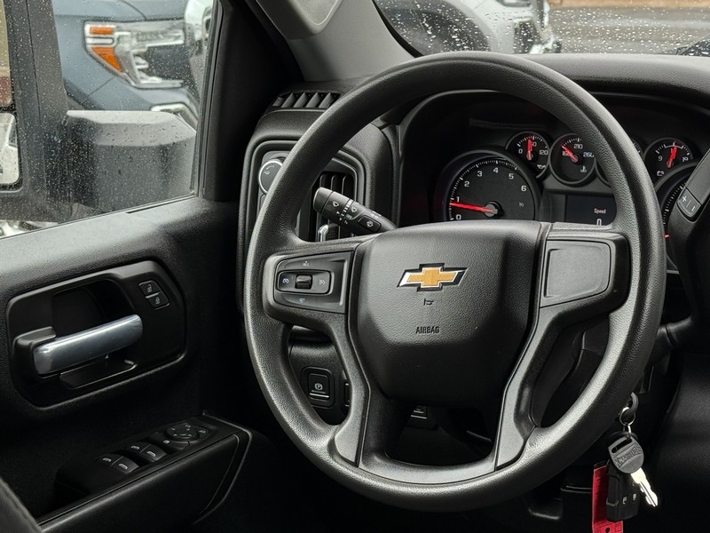 Chevrolet Silverado 2500HD Vehicle Image 13