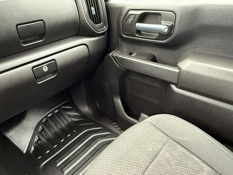 Chevrolet Silverado 2500HD Vehicle Image 14
