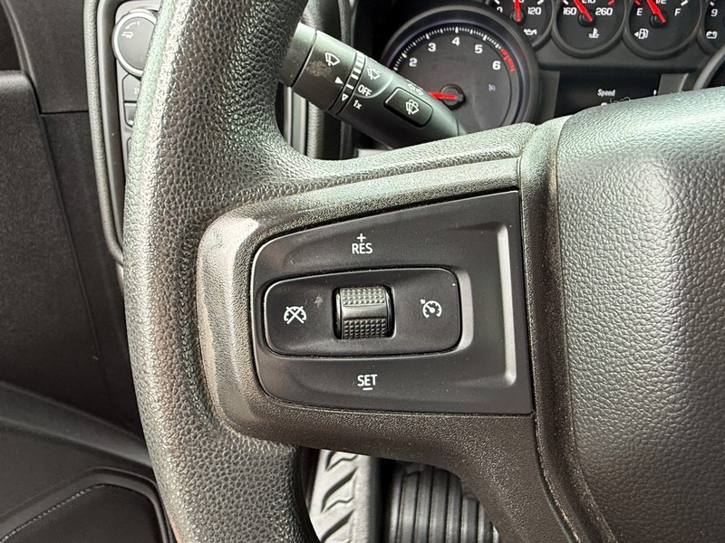 Chevrolet Silverado 2500HD Vehicle Image 15
