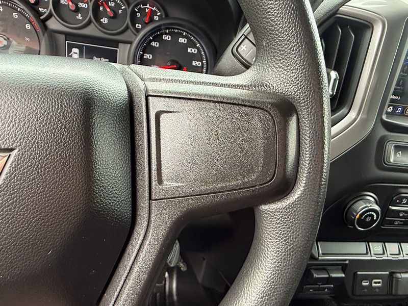 Chevrolet Silverado 2500HD Vehicle Image 16