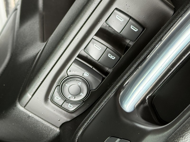 Chevrolet Silverado 2500HD Vehicle Image 19