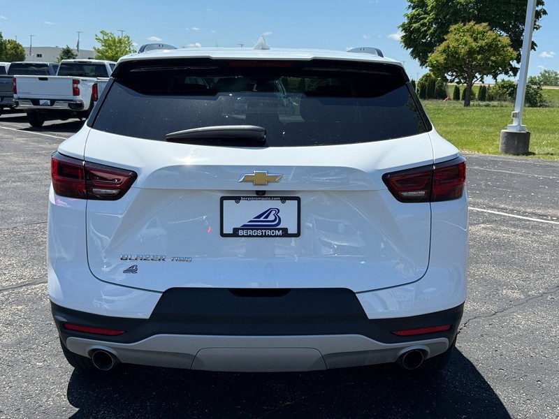 Chevrolet Blazer Vehicle Image 04
