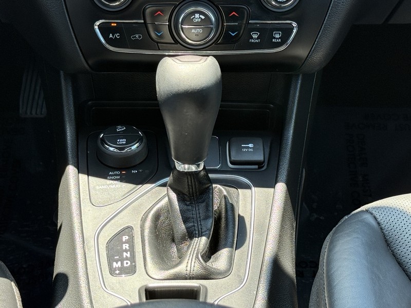 Jeep Cherokee Vehicle Image 13