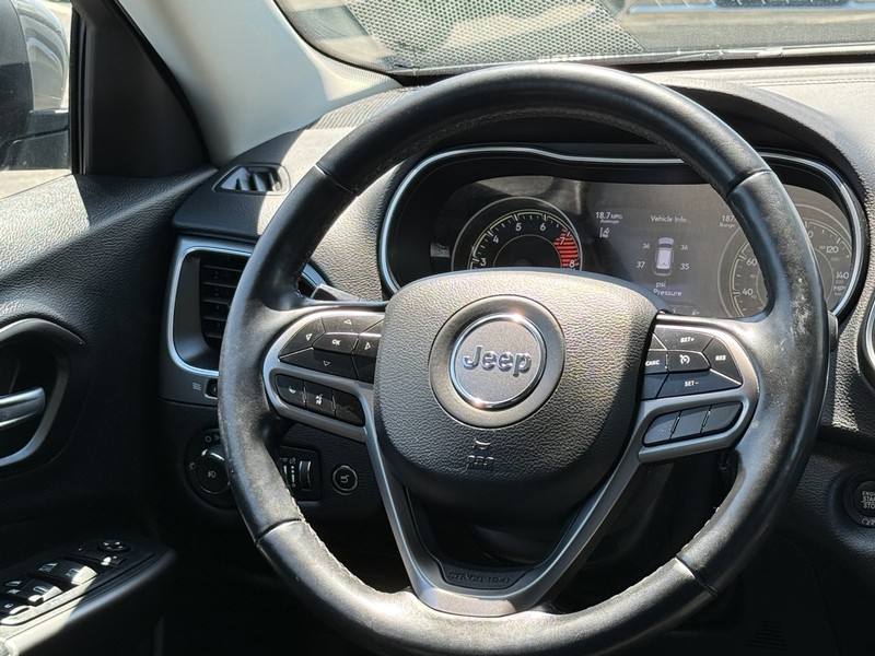 Jeep Cherokee Vehicle Image 14