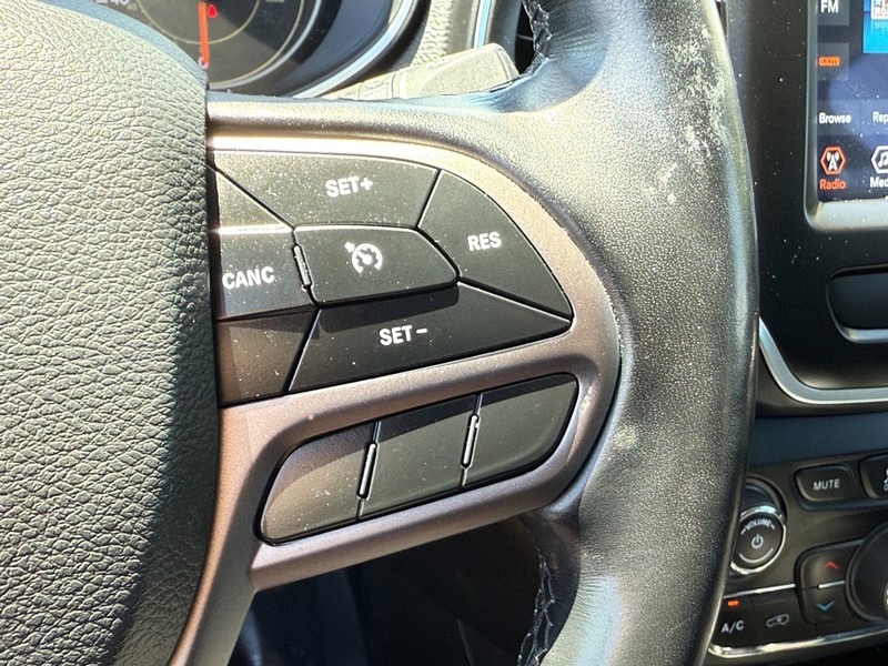 Jeep Cherokee Vehicle Image 17