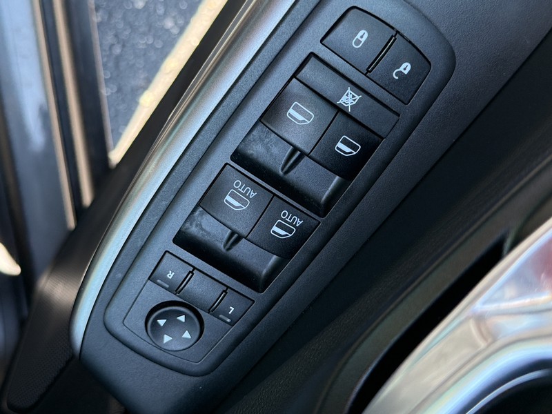 Jeep Cherokee Vehicle Image 21