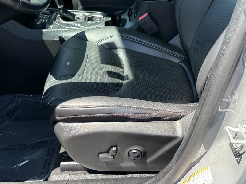 Jeep Cherokee Vehicle Image 22