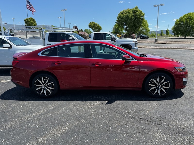 Chevrolet Malibu Vehicle Image 02