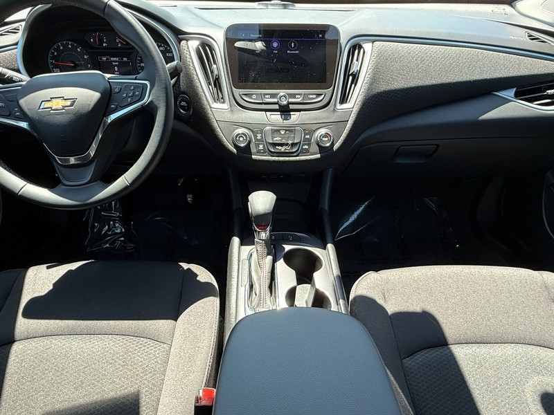 Chevrolet Malibu Vehicle Image 11