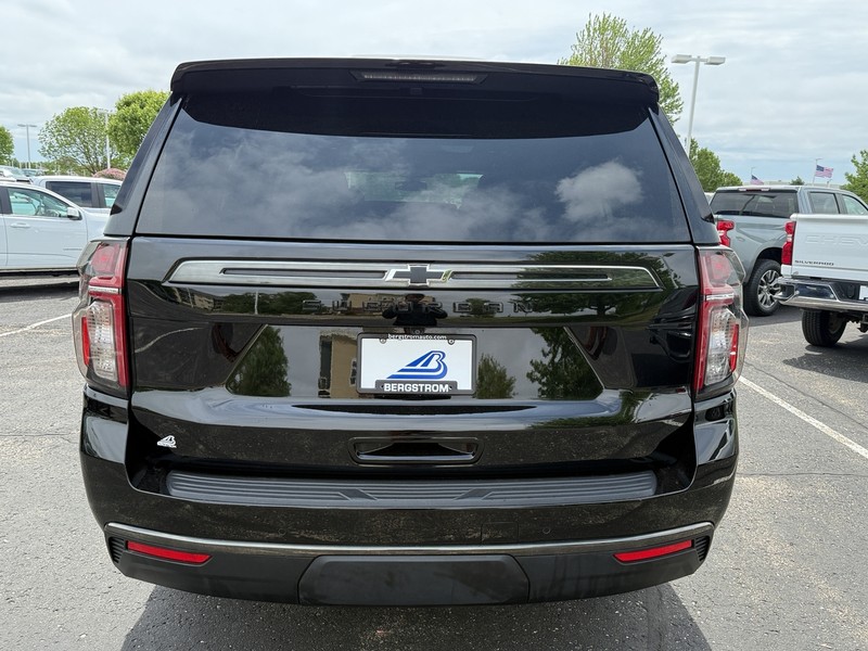 Chevrolet Suburban Vehicle Image 04
