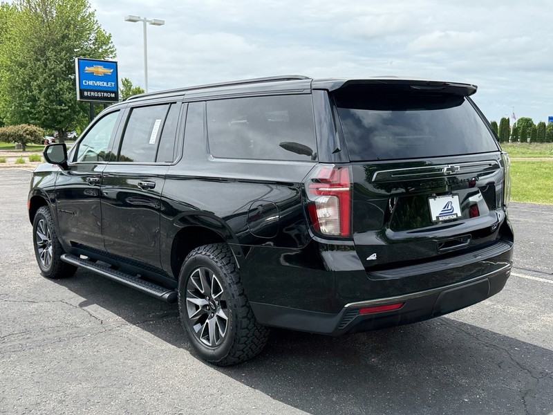 Chevrolet Suburban Vehicle Image 06