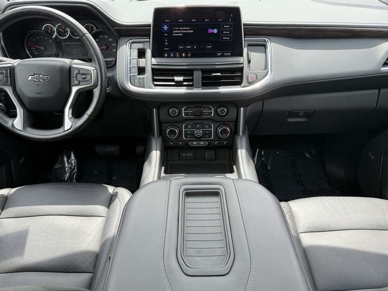 Chevrolet Suburban Vehicle Image 12