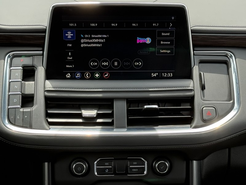 Chevrolet Suburban Vehicle Image 13
